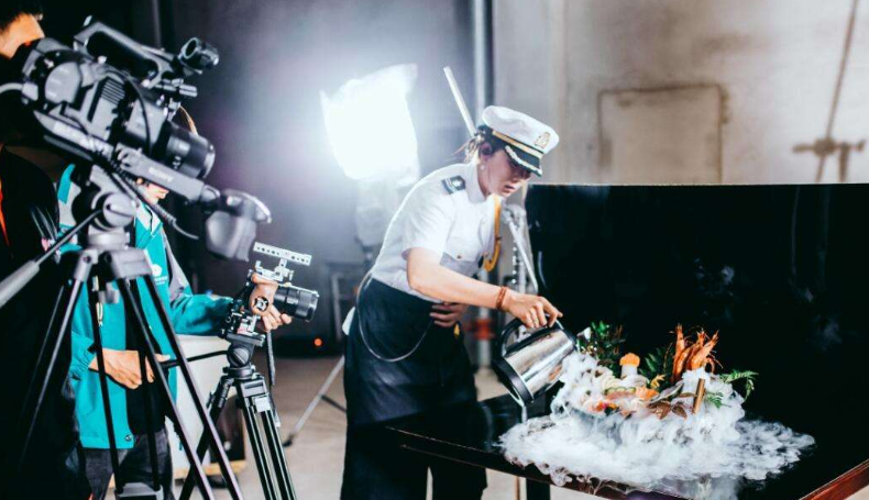 taptap点点绝地大逃杀创造视频营销的价值有哪些?(图1) 深圳taptap点点绝地大逃杀拍摄,对企业视频营销方面起到什么作用
